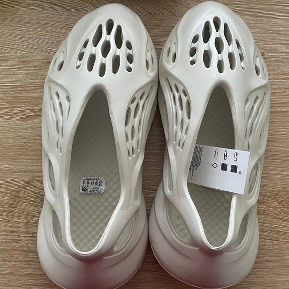 Yezzy foam runners - Picture 1 of 4